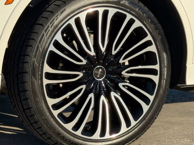 Used 2021 Lincoln Aviator Black Label AWD/4WD image 13