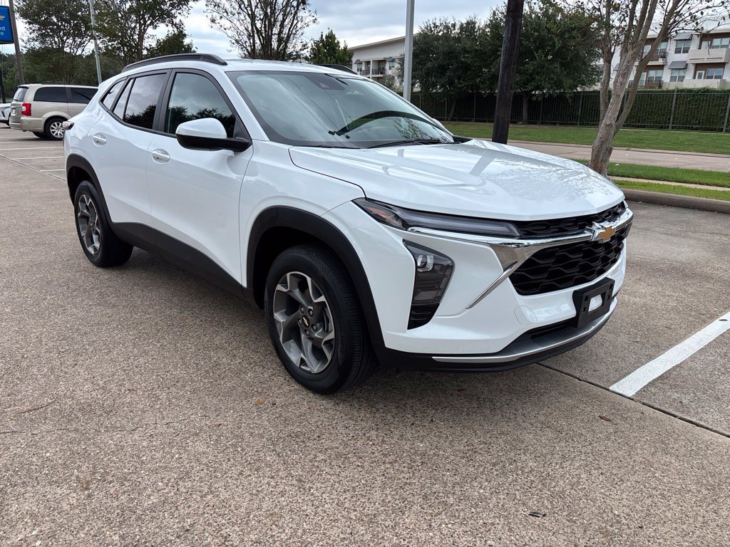Used 2026 Chevrolet Trax LT FWD image 3