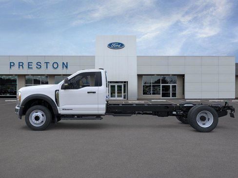 New 2025 Ford F550 2WD Regular Cab Super Duty image 3