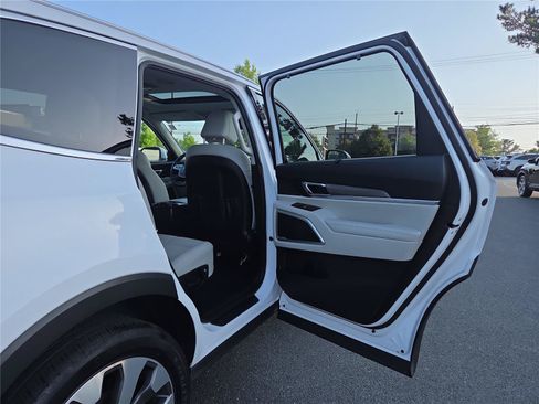 Used 2022 Kia Telluride EX w/ EX Premium Package AWD/4WD image 35
