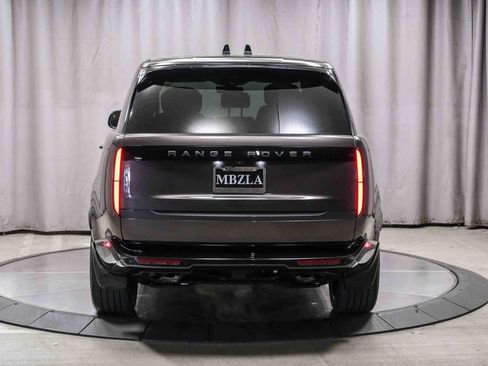 Used 2025 Land Rover Range Rover Long Wheelbase Autobiography image 3