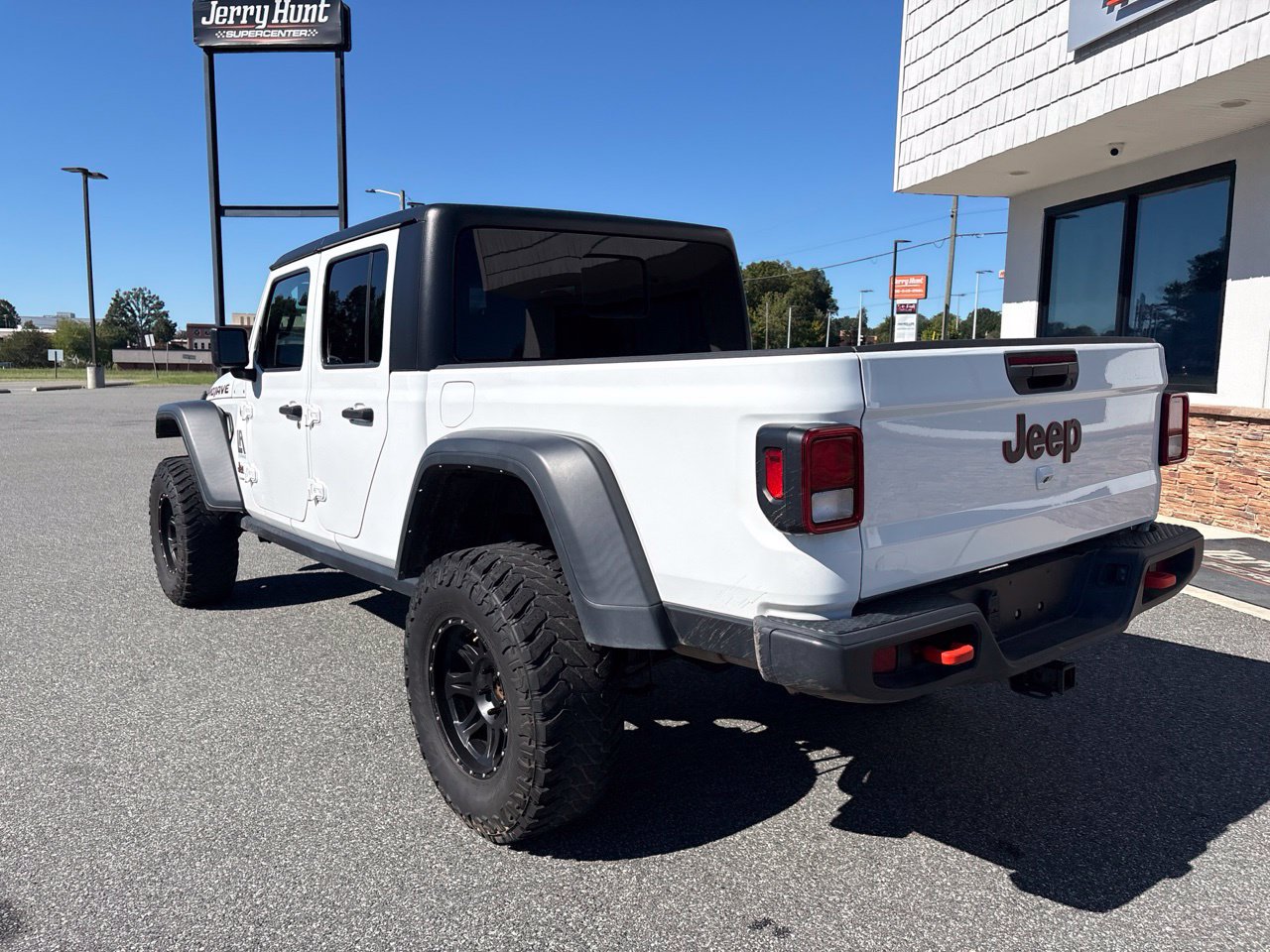 Used 2023 Jeep Gladiator Mojave w/ Trailer Tow Package AWD/4WD image 7