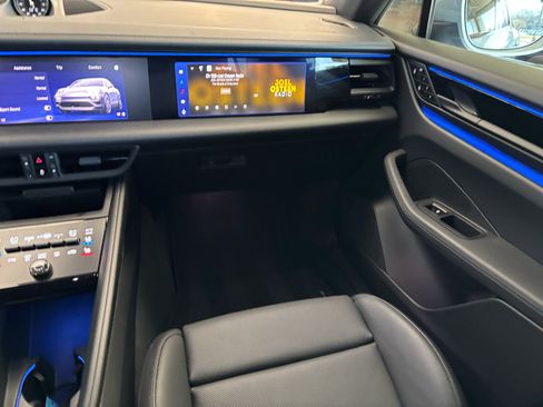 Used 2025 Porsche Macan 4S Electric image 17