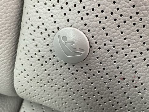 Used 2020 Hyundai Elantra Limited image 16