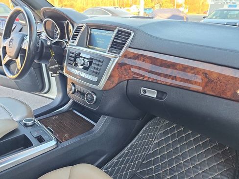 Used 2014 Mercedes-Benz GL 550 4MATIC image 42