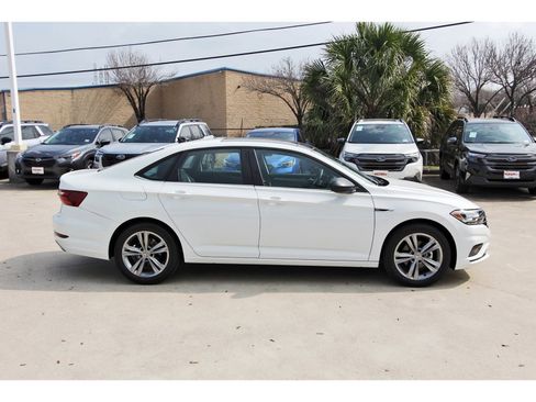 Used 2021 Volkswagen Jetta R-Line w/ R-Line Cold Weather Package image 7