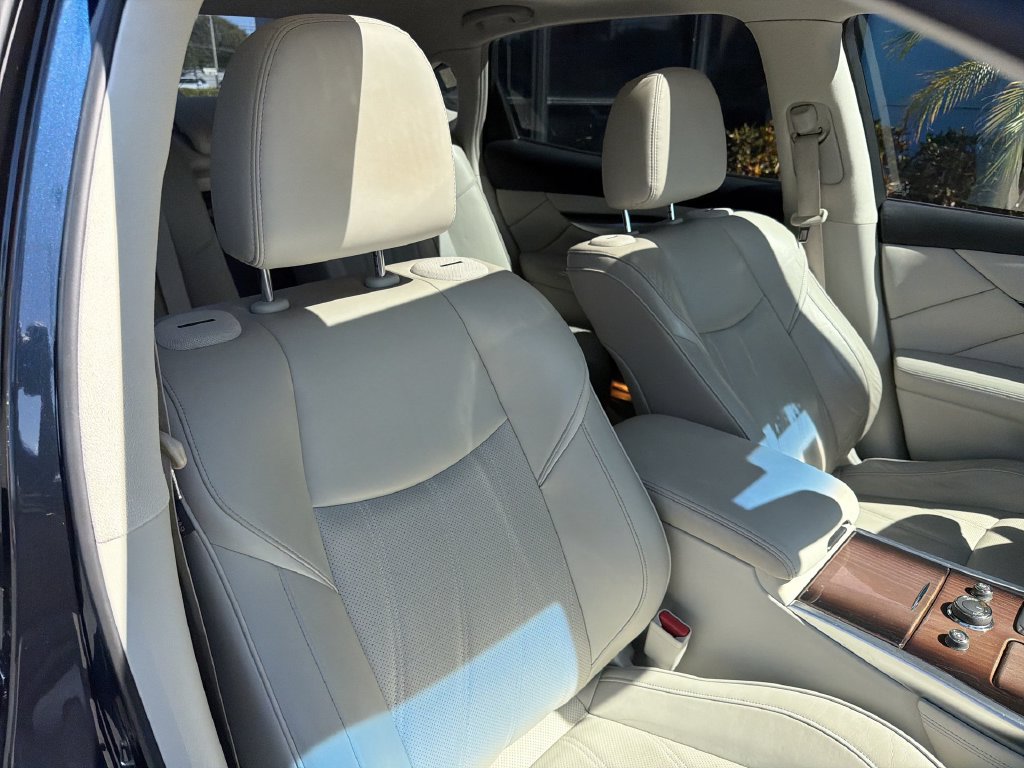 Used 2015 INFINITI Q70 L 3.7 w/ Deluxe Touring Package RWD image 43