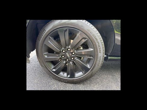 Used 2024 Lincoln Navigator Reserve AWD/4WD image 19