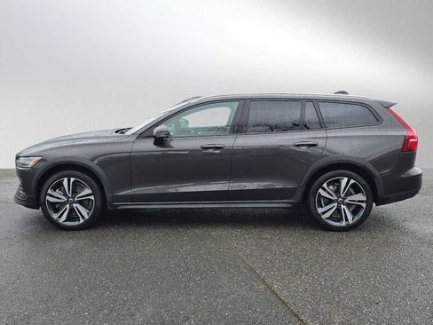 Certified 2025 Volvo V60 B5 Cross Country Plus AWD/4WD image 7