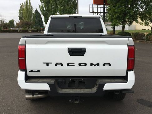 Used 2025 Toyota Tacoma TRD Sport AWD/4WD image 5