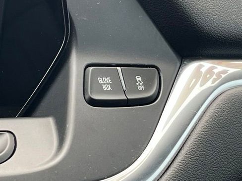 Used 2022 Chevrolet Blazer LT w/ Sound & Technology Package FWD image 24