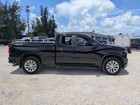 Used 2019 Chevrolet Silverado 1500 Custom w/ Custom Value Package AWD/4WD image 4