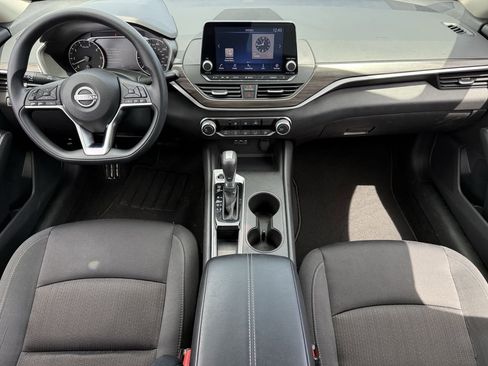 Used 2025 Nissan Altima 2.5 SV image 10