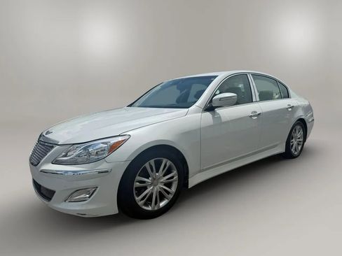 Used 2013 Hyundai Genesis 3.8 w/ Technology Pkg RWD image 2