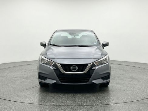 Used 2025 Nissan Versa SV image 2