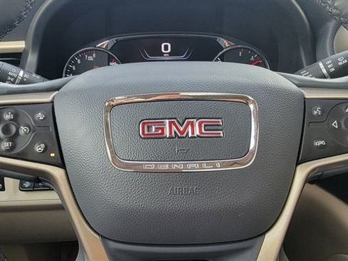 Used 2023 GMC Acadia Denali w/ Denali Ultimate Package AWD/4WD image 21