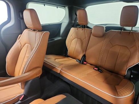 New 2026 Chrysler Pacifica Pinnacle AWD/4WD image 27