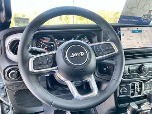 Used 2026 Jeep Wrangler Unlimited Sahara AWD/4WD image 13