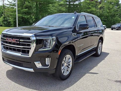 Used 2024 GMC Yukon SLT w/ SLT Premium Package AWD/4WD image 4