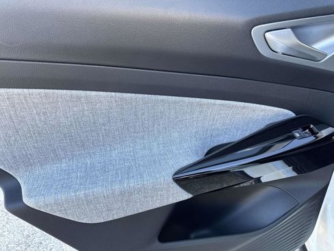 New 2026 Volkswagen ID.4 Pro image 12