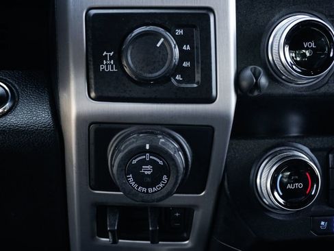 Used 2020 Ford F150 Platinum w/ Equipment Group 701A Luxury image 34