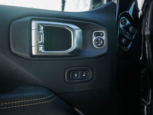 New 2026 Jeep Wrangler Unlimited Sahara AWD/4WD image 17