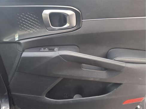 Used 2022 Kia Sorento LX image 17