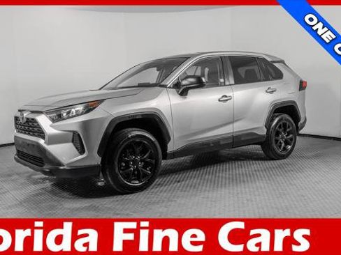 Used 2022 Toyota RAV4 LE image 1