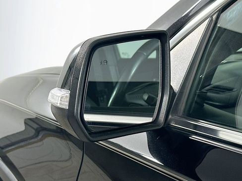 Used 2022 Chevrolet Traverse LT w/ LPO, Floor Liner Package AWD/4WD image 38