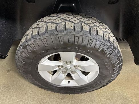 Used 2017 RAM 1500 Classic SLT AWD/4WD image 5
