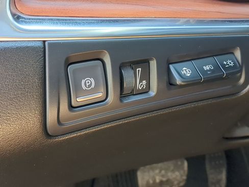 Used 2021 Cadillac XT5 Premium Luxury image 22