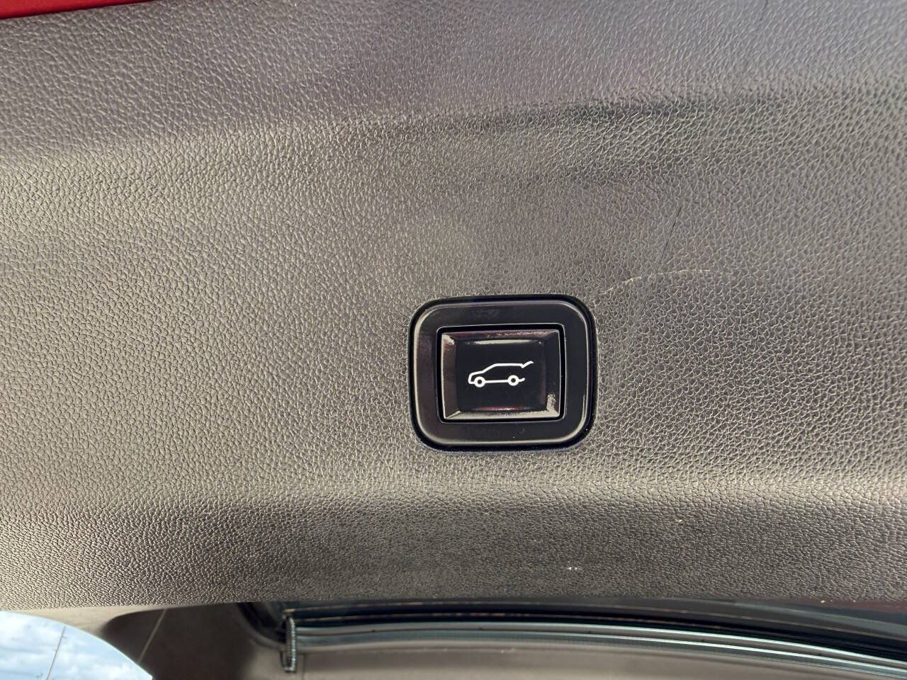 Used 2023 GMC Yukon Denali AWD/4WD image 16