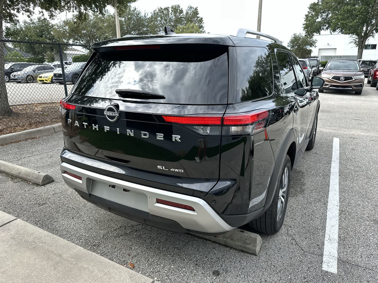 Used 2025 Nissan Pathfinder SL AWD/4WD image 8