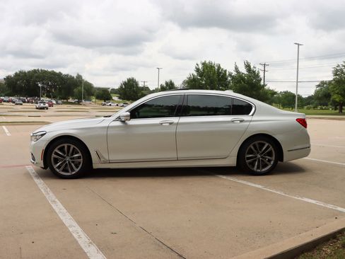 Used 2017 BMW 750i xDrive AWD/4WD image 4