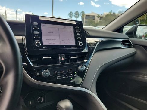 Used 2024 Toyota Camry SE image 21