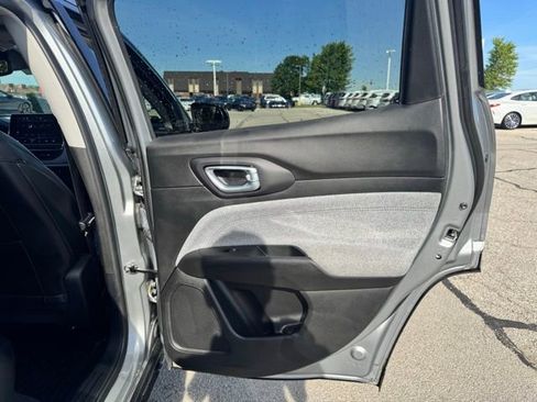 Used 2022 Jeep Compass Latitude AWD/4WD image 14