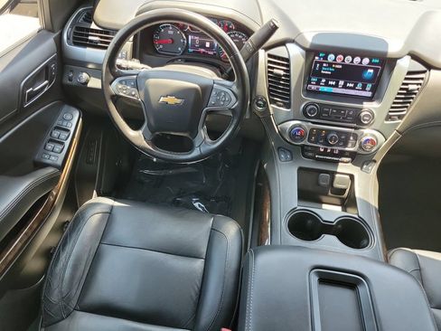 Used 2020 Chevrolet Suburban LT RWD image 19