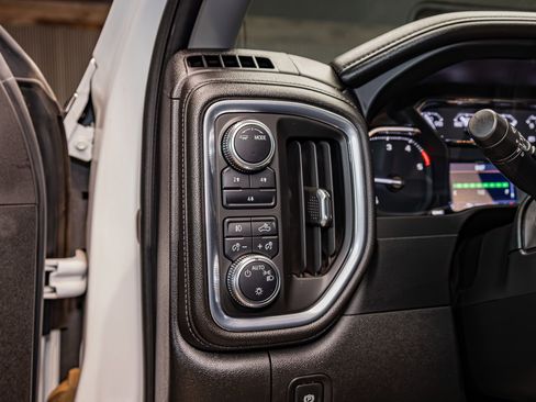 Used 2022 GMC Sierra 3500 SLE w/ SLE Convenience Package AWD/4WD image 16