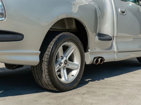 Used 2004 Ford F150 Lightning RWD image 41