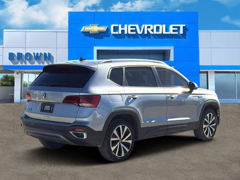 Used 2023 Volkswagen Taos SE image 3