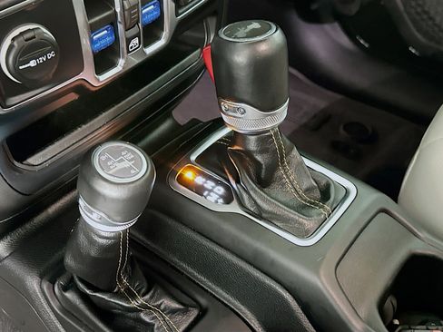 Used 2023 Jeep Wrangler Unlimited Sahara image 25