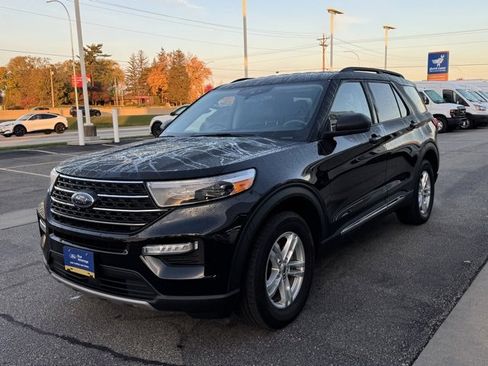 Certified 2022 Ford Explorer XLT w/ Equipment Group 202A image 36