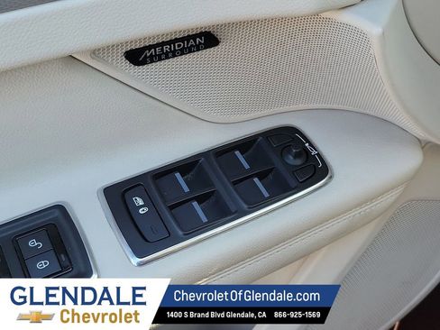 Used 2017 Jaguar XF Prestige image 32