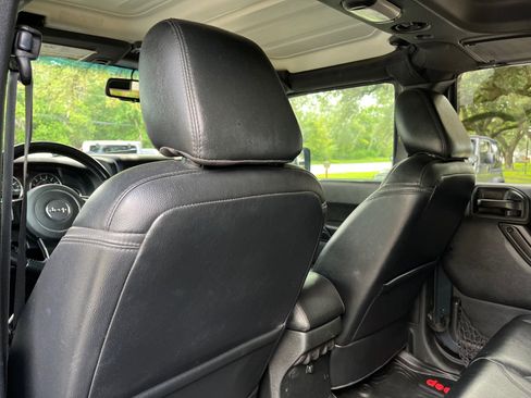 Used 2017 Jeep Wrangler Unlimited Sahara image 36