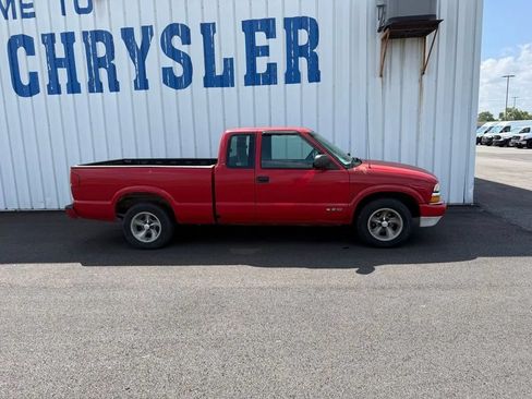 Used 2000 Chevrolet S10 Pickup LS w/ Preferred Equipment Group RWD image 8