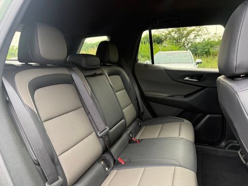 Used 2025 Chevrolet Equinox LT w/ Convenience Package II AWD/4WD image 19