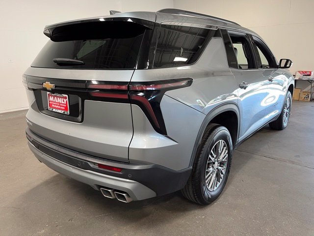 Used 2025 Chevrolet Traverse LT FWD image 3