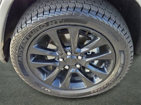 Used 2019 Jeep Grand Cherokee Altitude image 5