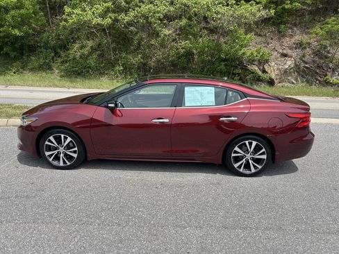 Used 2017 Nissan Maxima Platinum FWD image 2