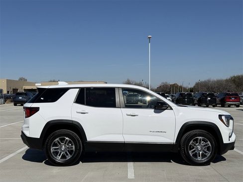 Used 2025 GMC Terrain Elevation image 3